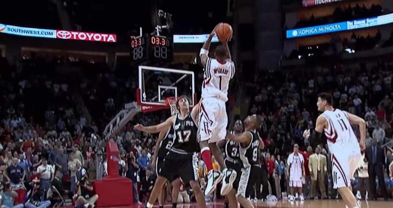 🏀 35秒，13分。
如果你经历过姚明和麦迪的那个年代，应该很难忘记这一幕。