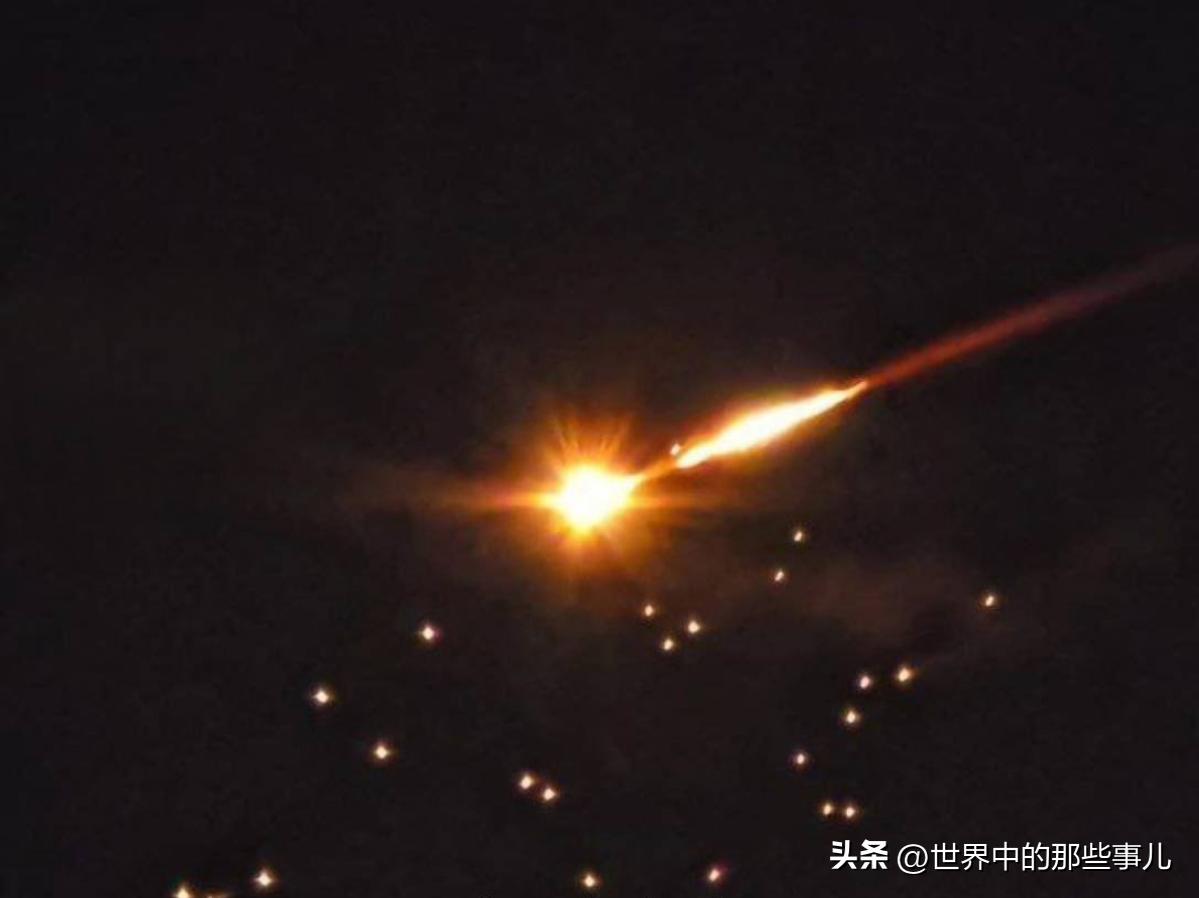 伊媒称，美国战斗机在科威特被击落！迪拜和多哈发生剧烈爆炸。多处美国军事设施遭破坏