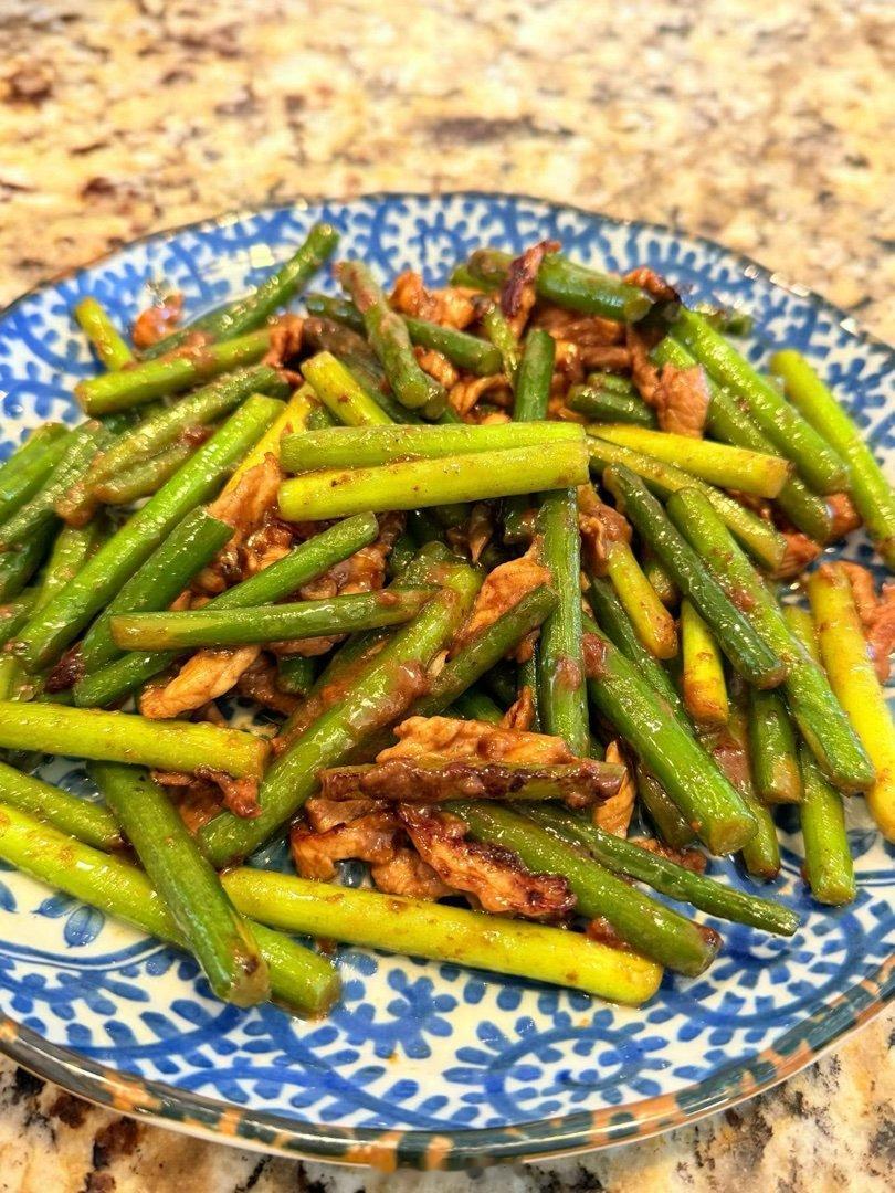 盐湖城属美国西部，离加州不算太远。如今加州有的上海食品盐湖城都有。图一是上海咸鸡