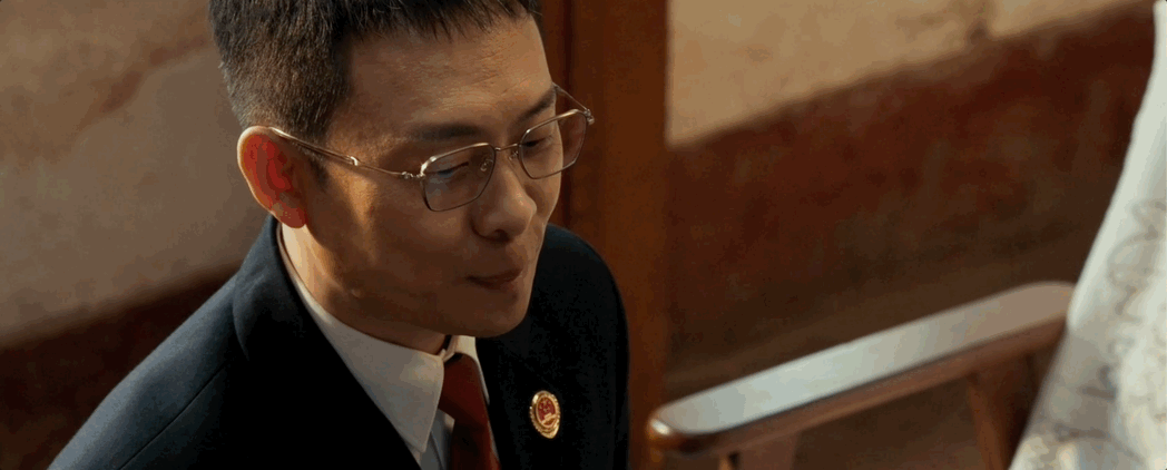 人到中年辞职还得看爹妈脸色 现实中的中年辞职：上有老下有小不敢轻举妄动，放弃铁饭