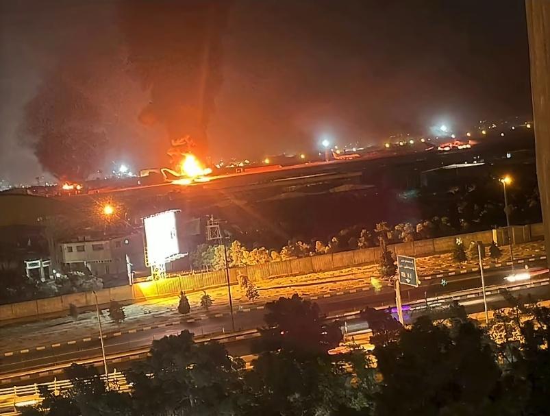 突发新闻：世界上最后一架幸存的KC-747（波音747-131F加油机）刚刚在德