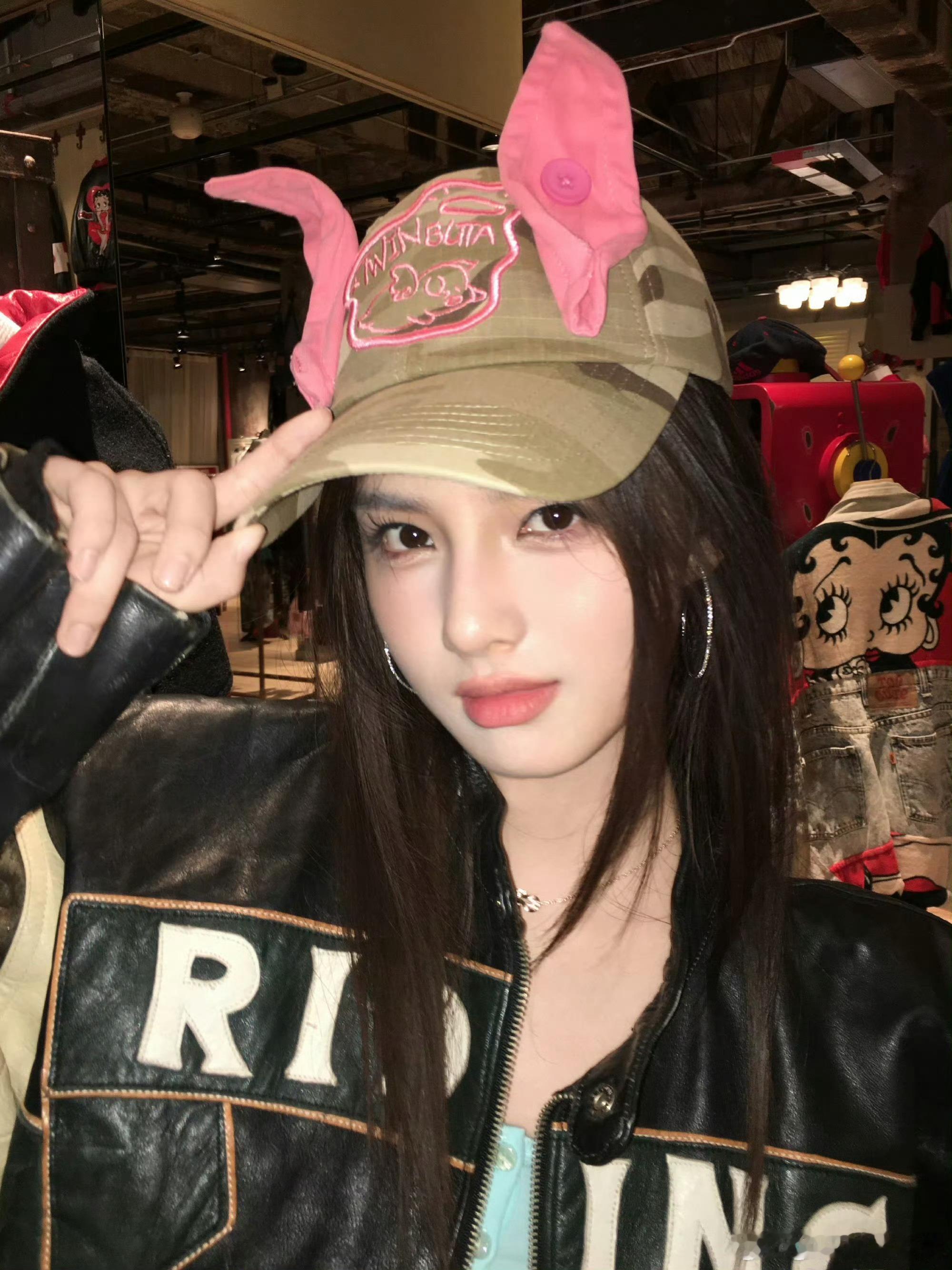 邓炜陈艾米领衔主演《百妖谱》今天开机了！邓为演清冷剑客司狂澜，艾米演鬼医桃夭，两