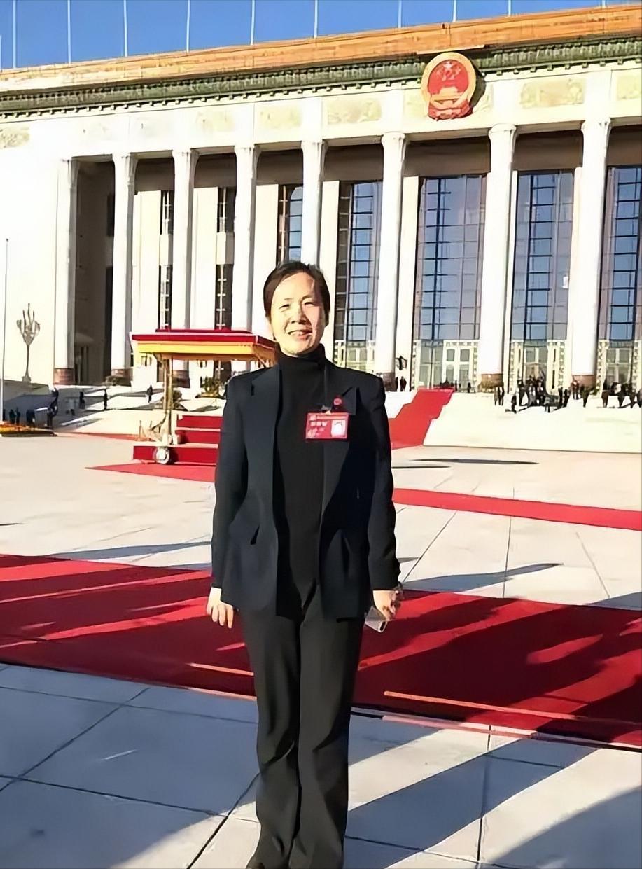 她是美国极不想放回中国的科学家，拒绝了美国公司千万年薪，放弃了美国一切待遇，20