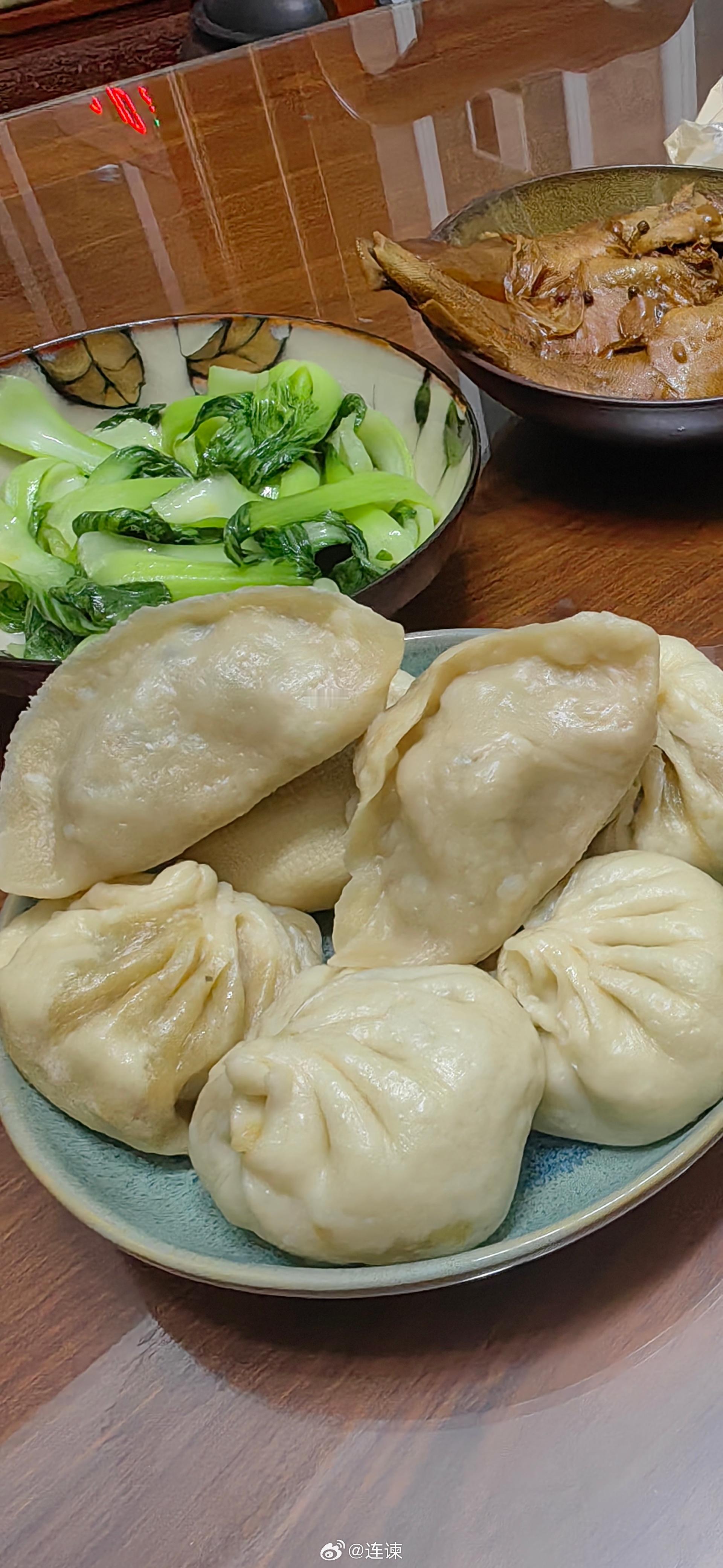 运动打卡：今日80分钟运动完成。​今晚吃的半盘油菜，一条黄鱼，一个包子，能消耗掉