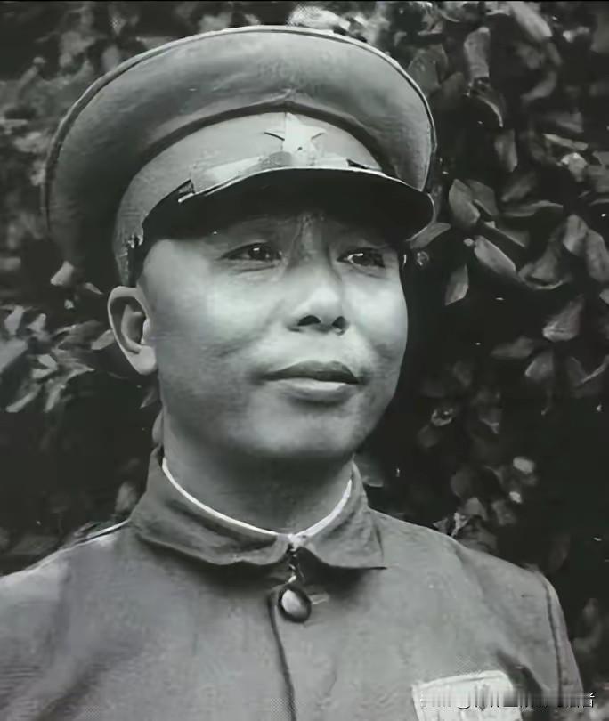 1948年，宋时轮乘车误入敌营，上百支枪口对准他，营长低声一语，将军当场怔住
 