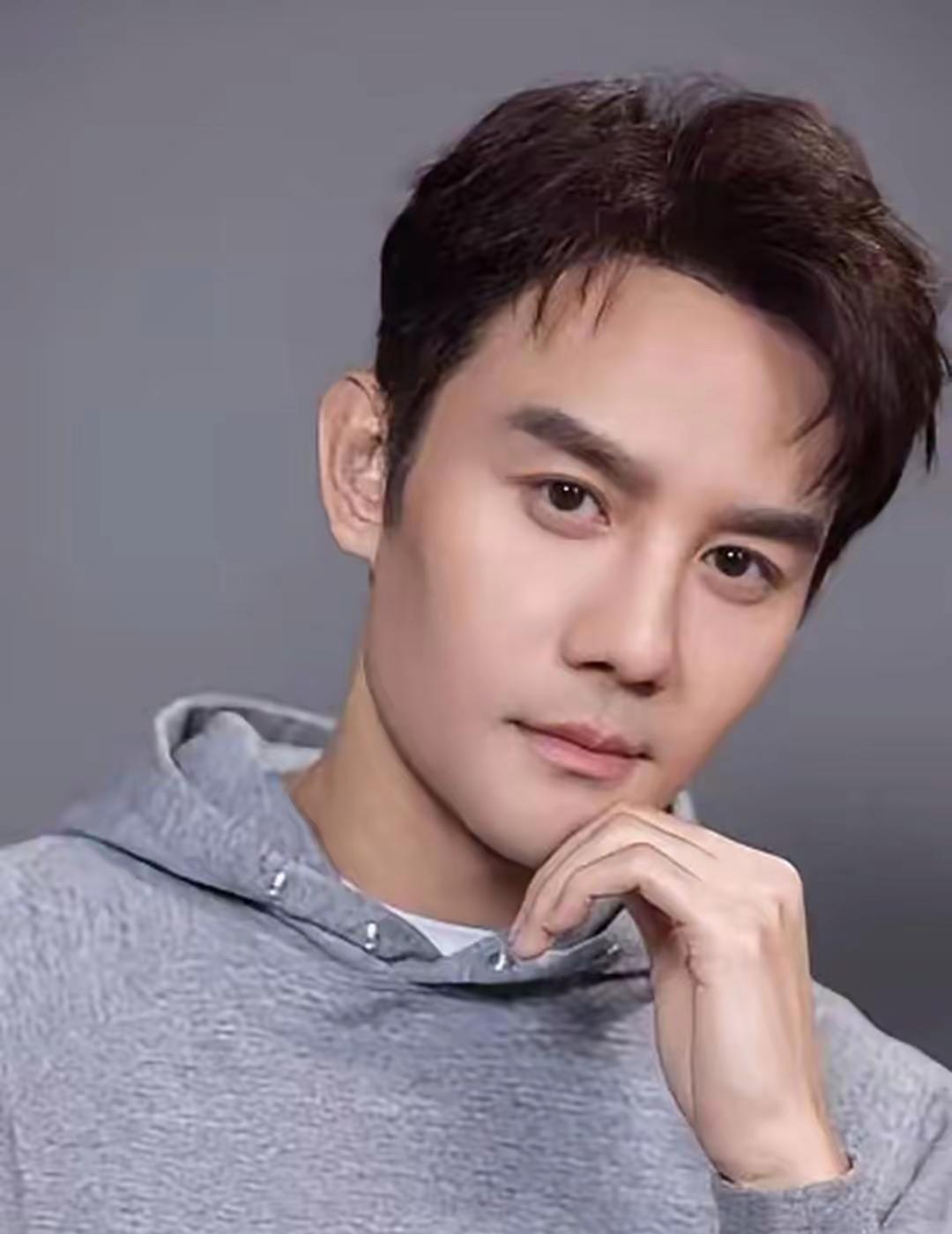 王凯看淡婚姻：不把结婚当成人生必答题。不少人感慨王凯大概率很难结婚，并非年纪问题
