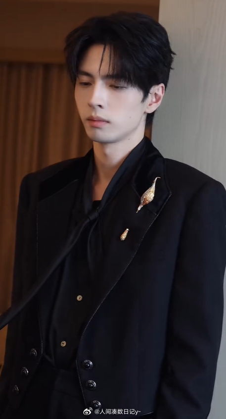 哥哥 我也想牵领带