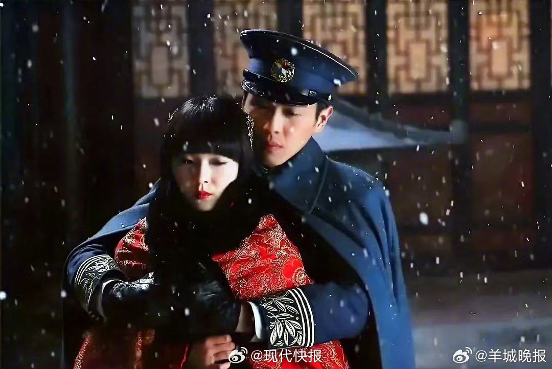 【#张若昀的女主们碰面了#】#唐艺昕现场围观张若昀剧中女主#《乘风2026》“时