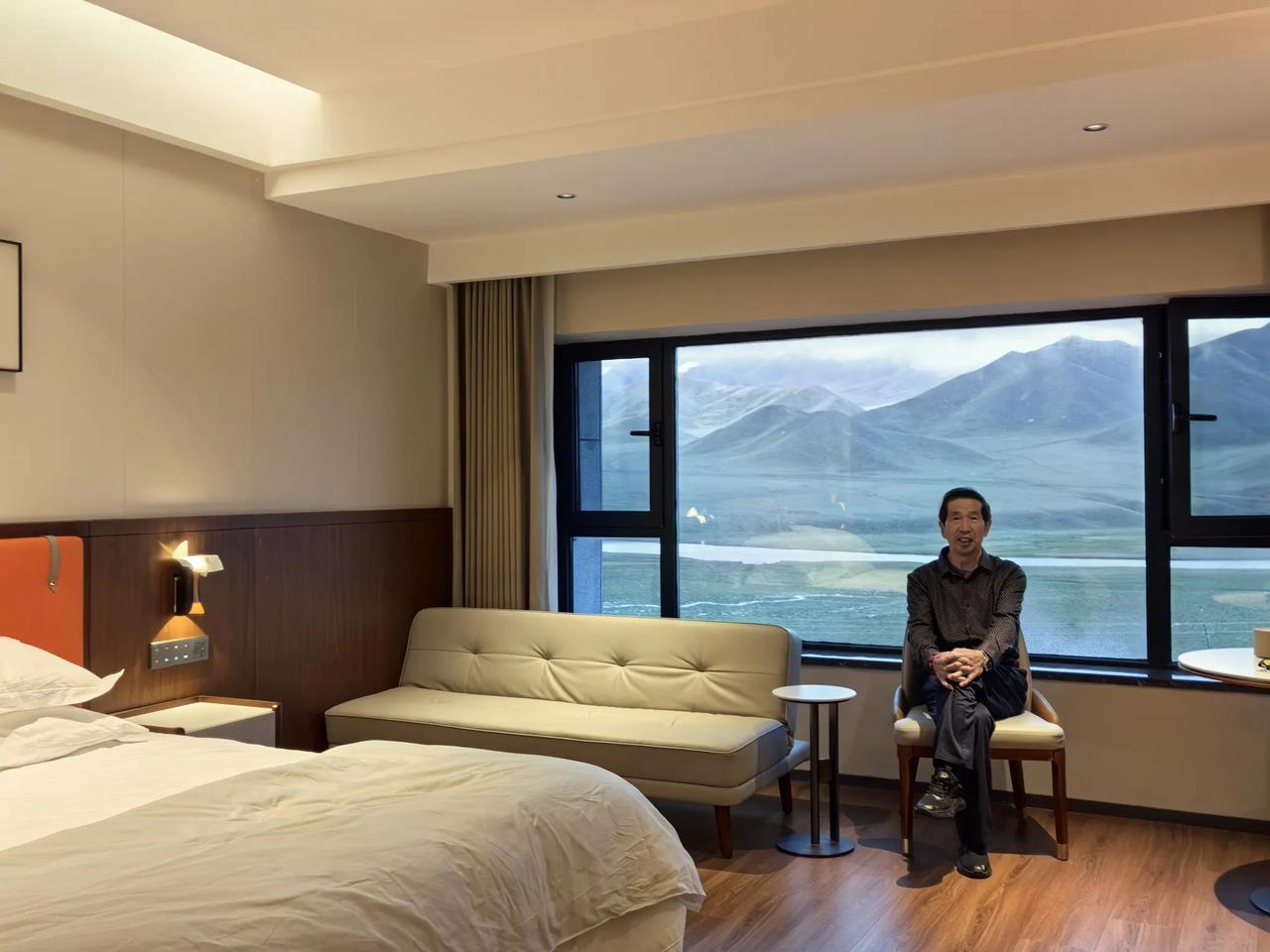 新疆之旅最后一天的早晨
新疆之旅最后一天的早晨是在巴音布鲁克璞悦风华酒店，早上醒