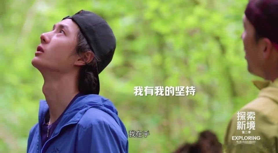 当瑞德建议用抱石垫堆起来，让起手更容易的时候，王一博问这样算爬了完整的这条线吗？