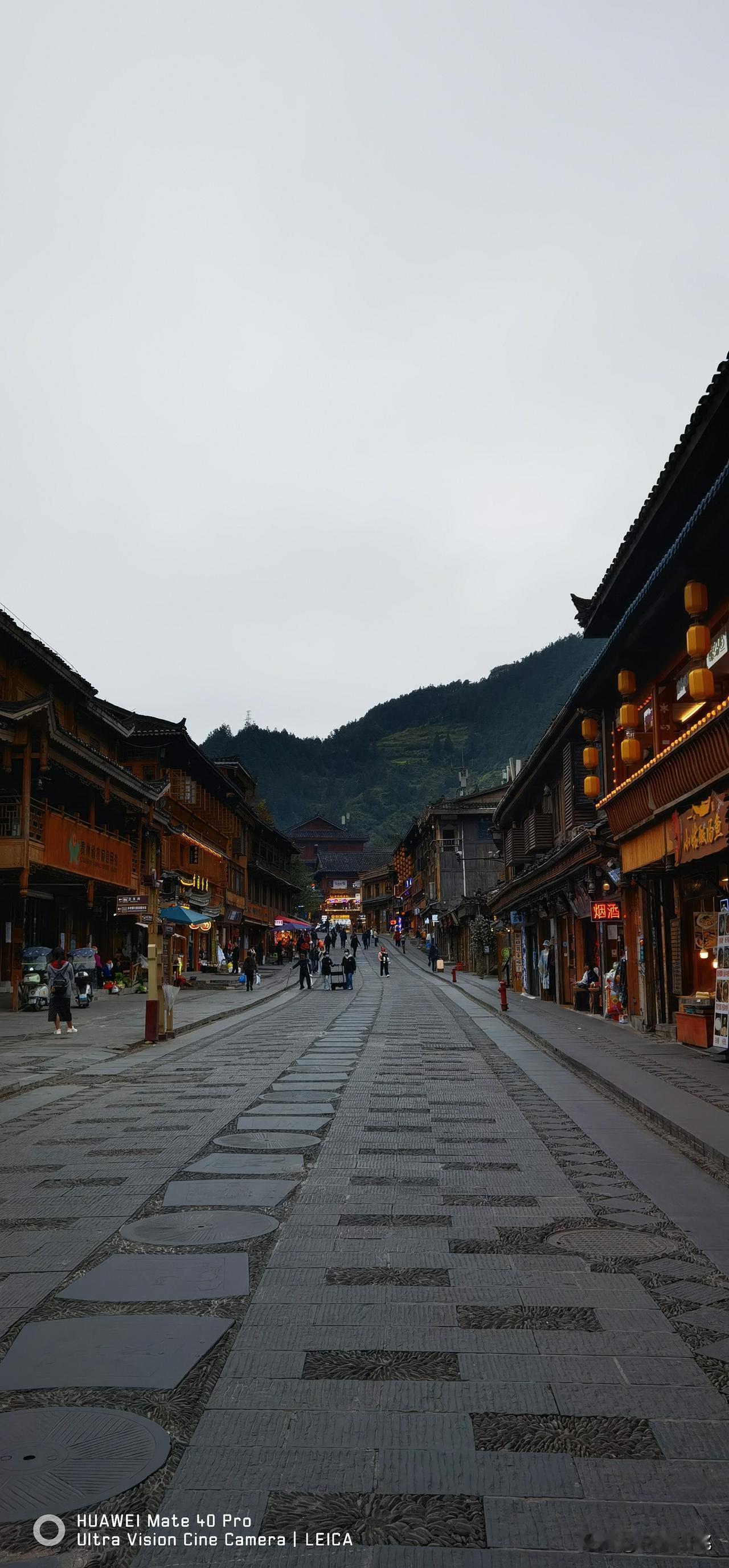 我老公今天下班回家说，他一个同事每天下了班都不急着回家，一个人在办公室打游戏或者