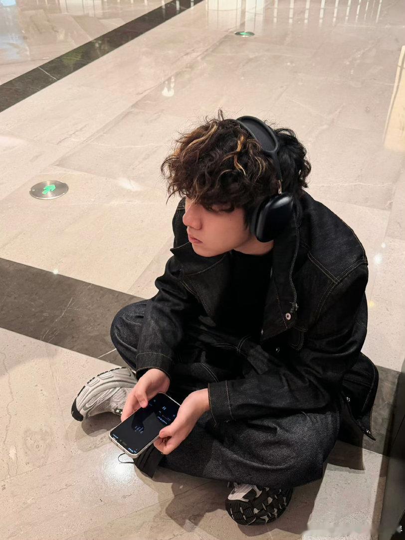 杨博睿也是加入楼内大战了哈哈哈哈哈 黄子韬 杨博文能跟刘耀文比吗