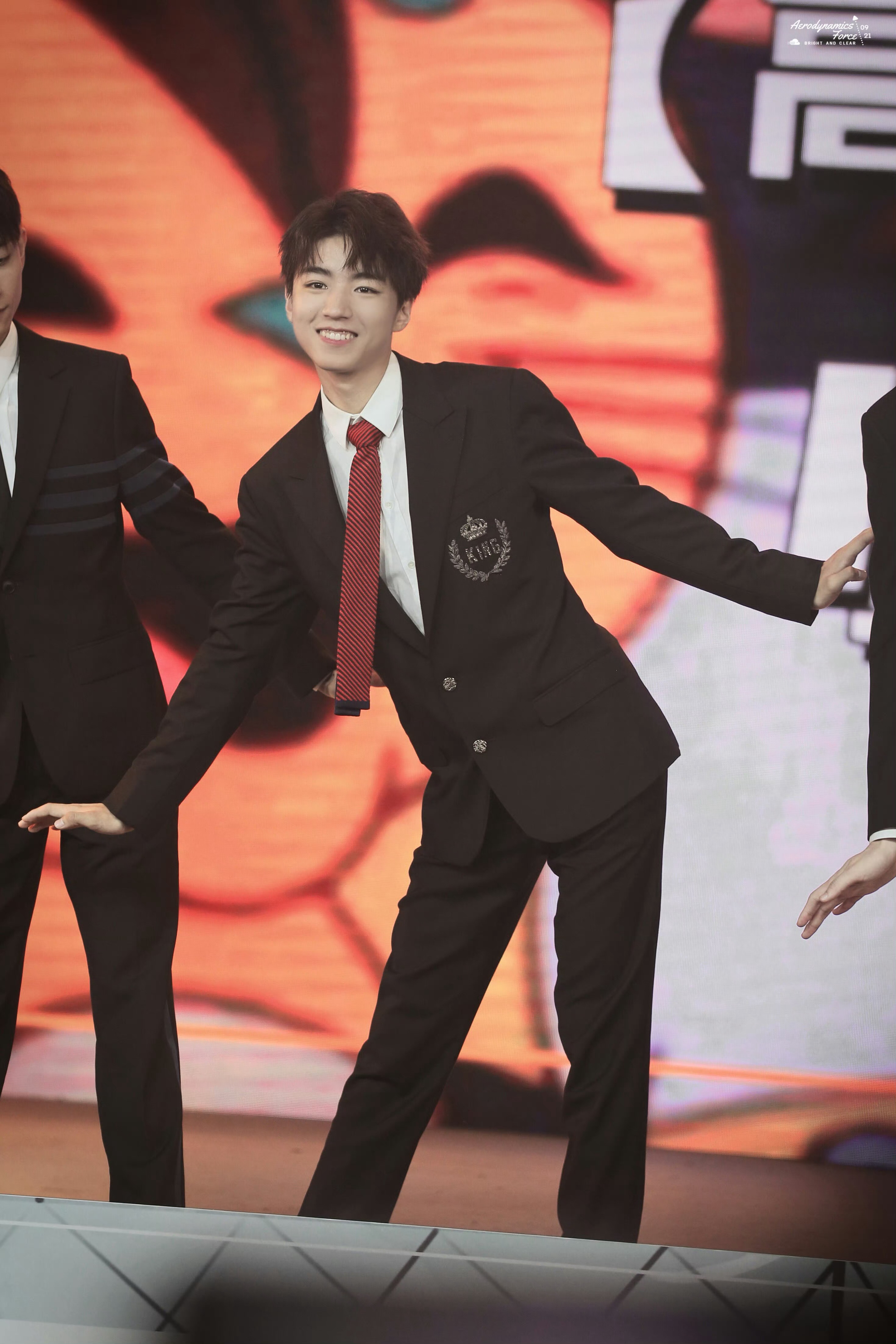 “你看我像不像一个小天使” 