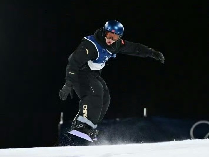 苏翊鸣今日再出战 受天气影响赛程提前，苏翊鸣迅速调整节奏，以最佳姿态迎接新挑战。