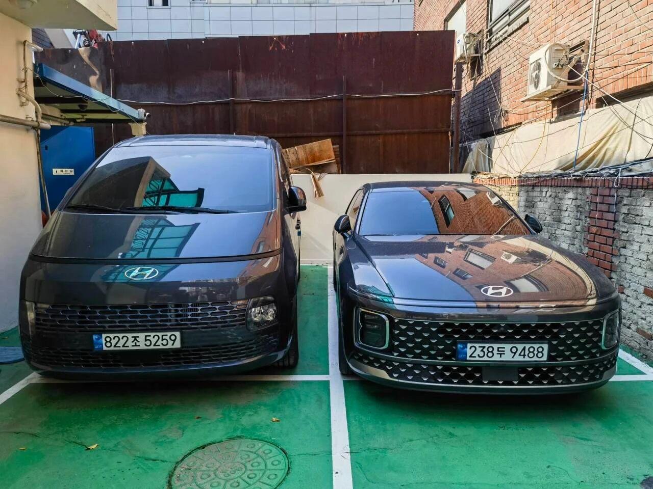 现代为什么不把这么前卫的车引进国内？韩国街头实拍的现代STARIA和GRANDE