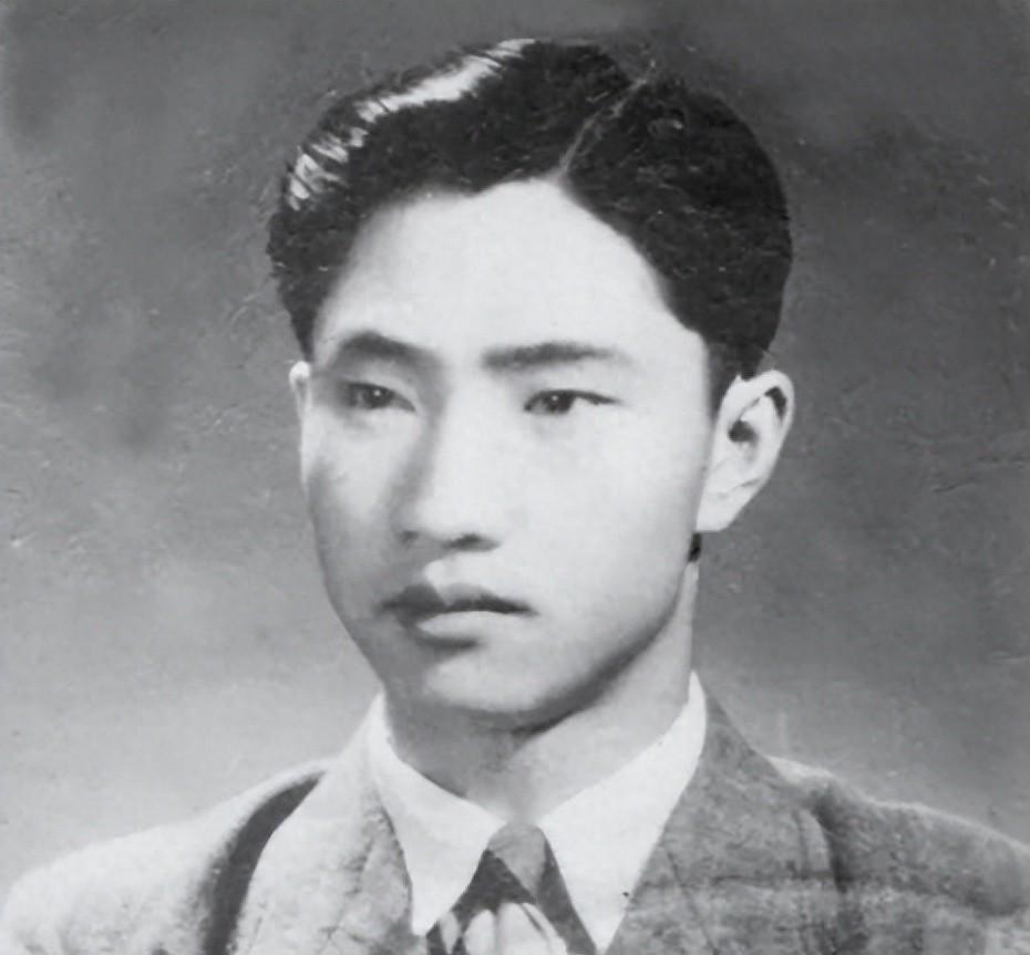 1988年一名特工冒险从台湾带回绝密文件，凭6字情报解开沉睡38年谜案背后的真相