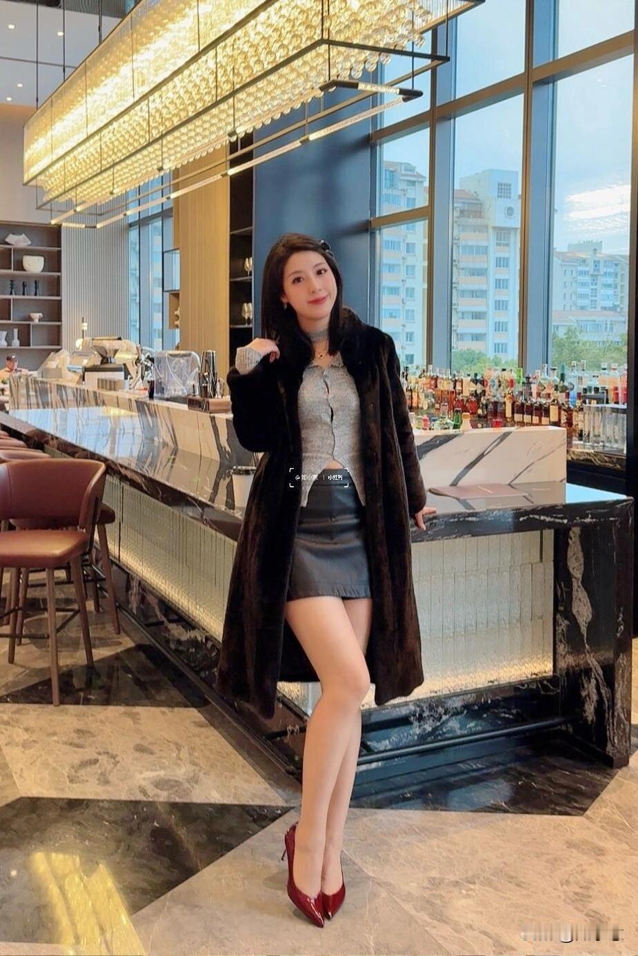 真是谁穿谁好看的红色高跟鞋
从去年开始，我就特别喜欢各种红色系
果然是喜庆又赋予