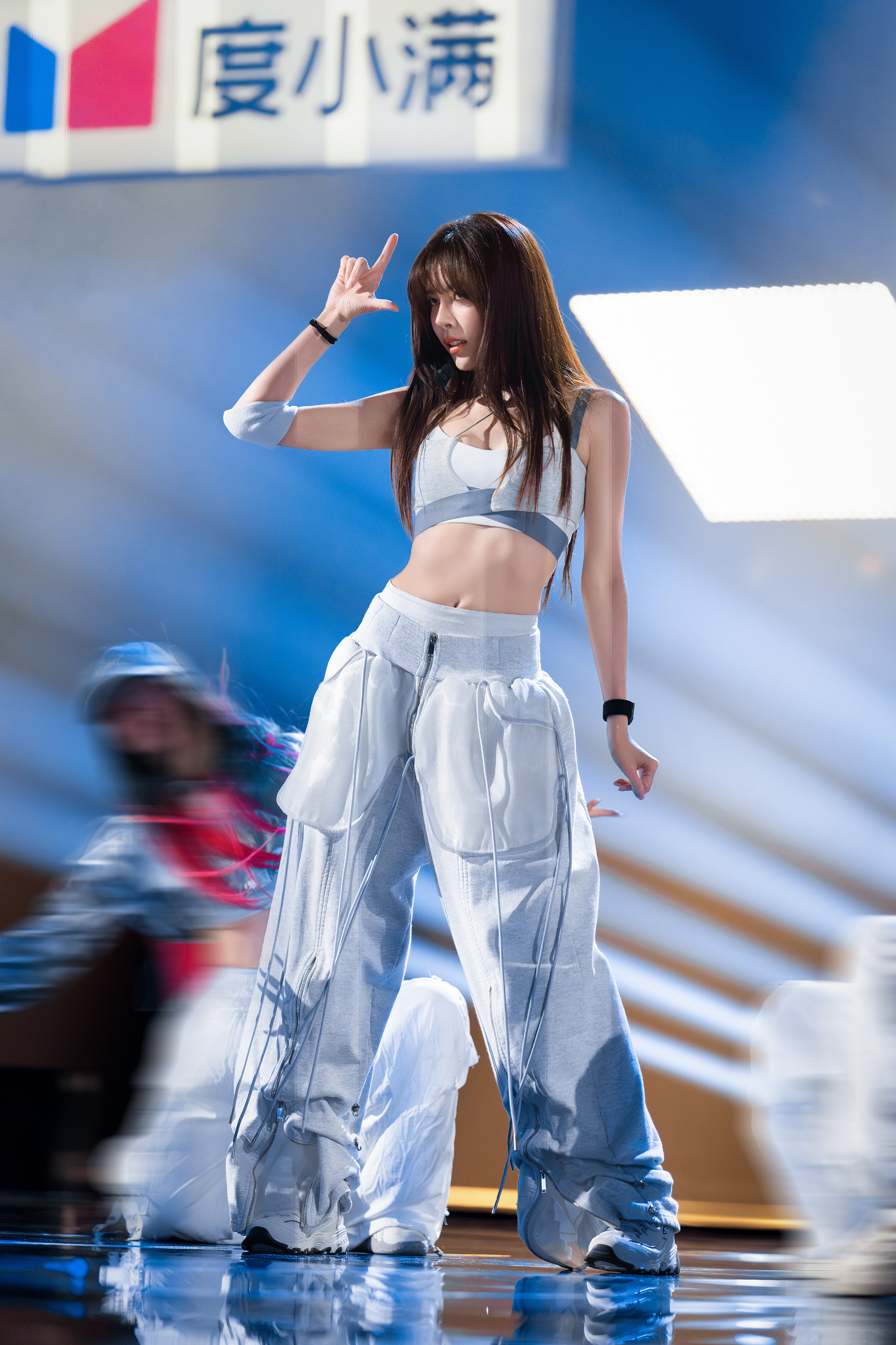 宋妍霏自曝本名梅倩仪一直以为宋妍霏是本名电视剧《我与爱同谋》宋妍霏发布杀青plo