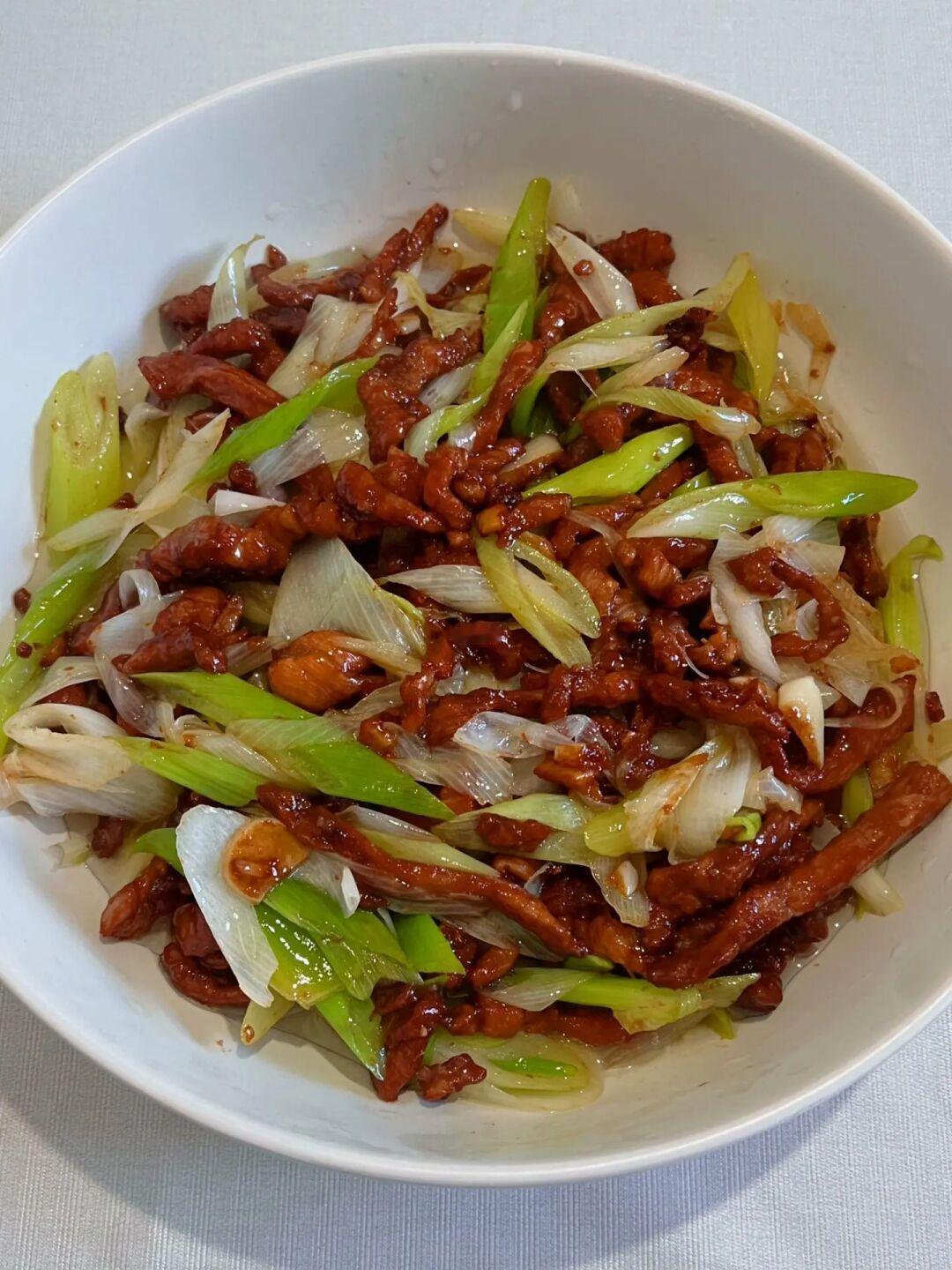 答应我一定要试试这道，葱爆肉丝🤤太香啦❗