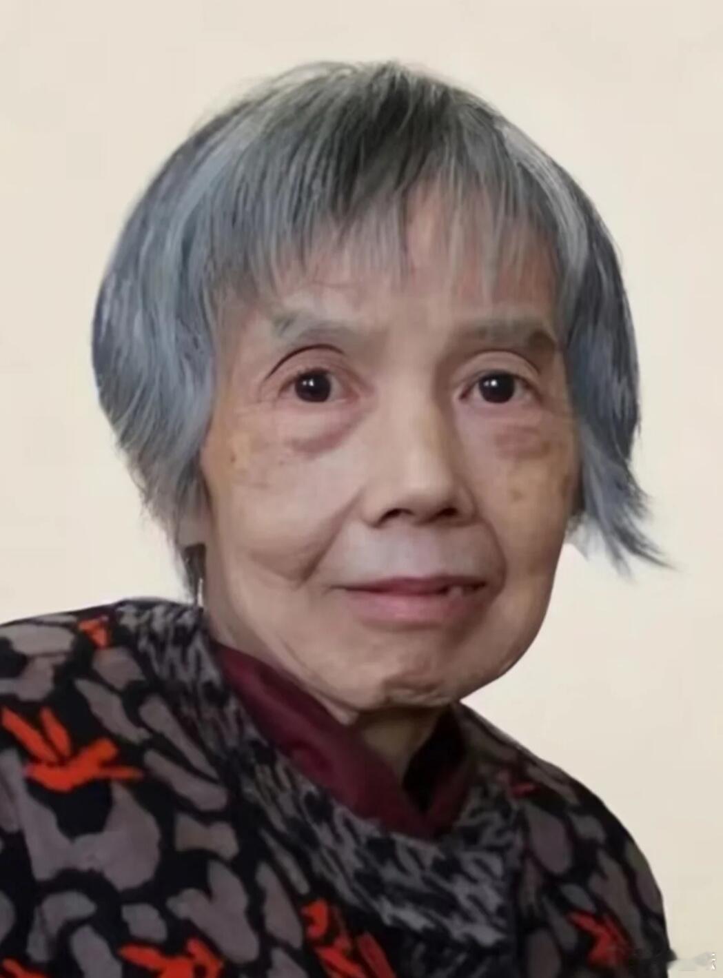 请停留一秒钟，为英雄致敬黄令仪被誉为“芯片之母”，她以非凡的才智推动了芯片技术的