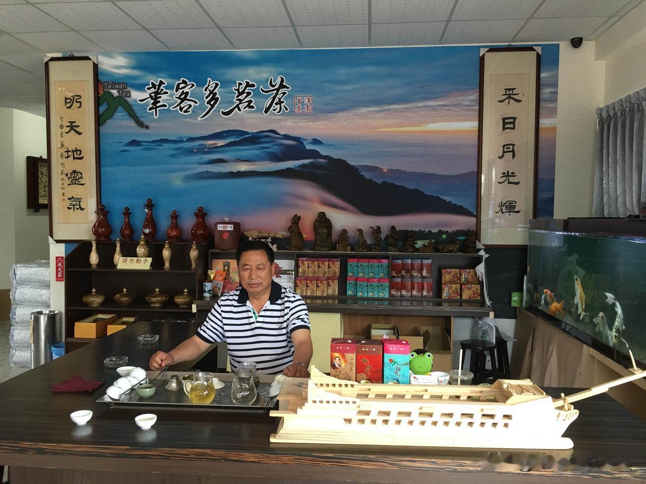一个人打发时间不必感到孤单，可以泡一杯清茶静心看书，听听舒缓音乐放松身心。也可以