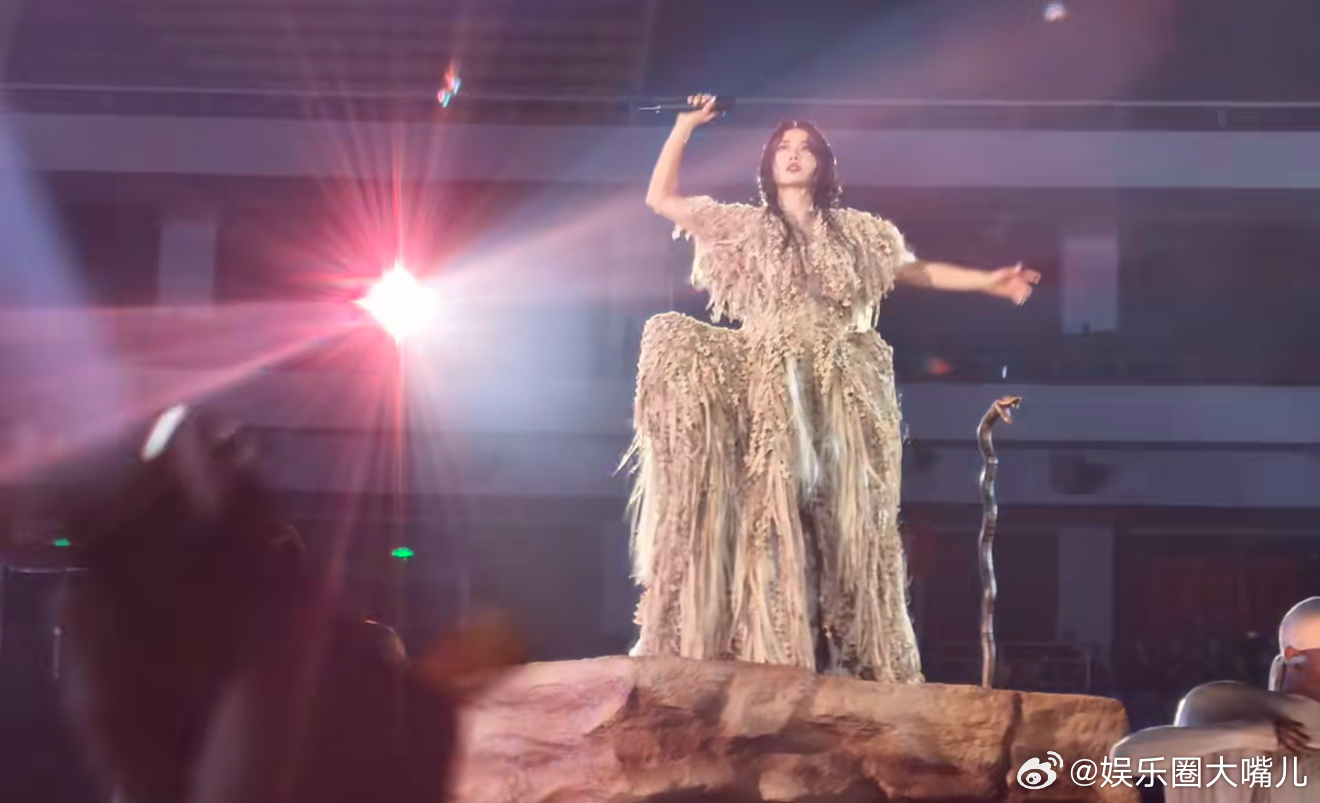 蔡依林的我唱的是每一个女生蔡依林把一路荆棘踩成红毯 这首歌从她嘴里出来，确实有分