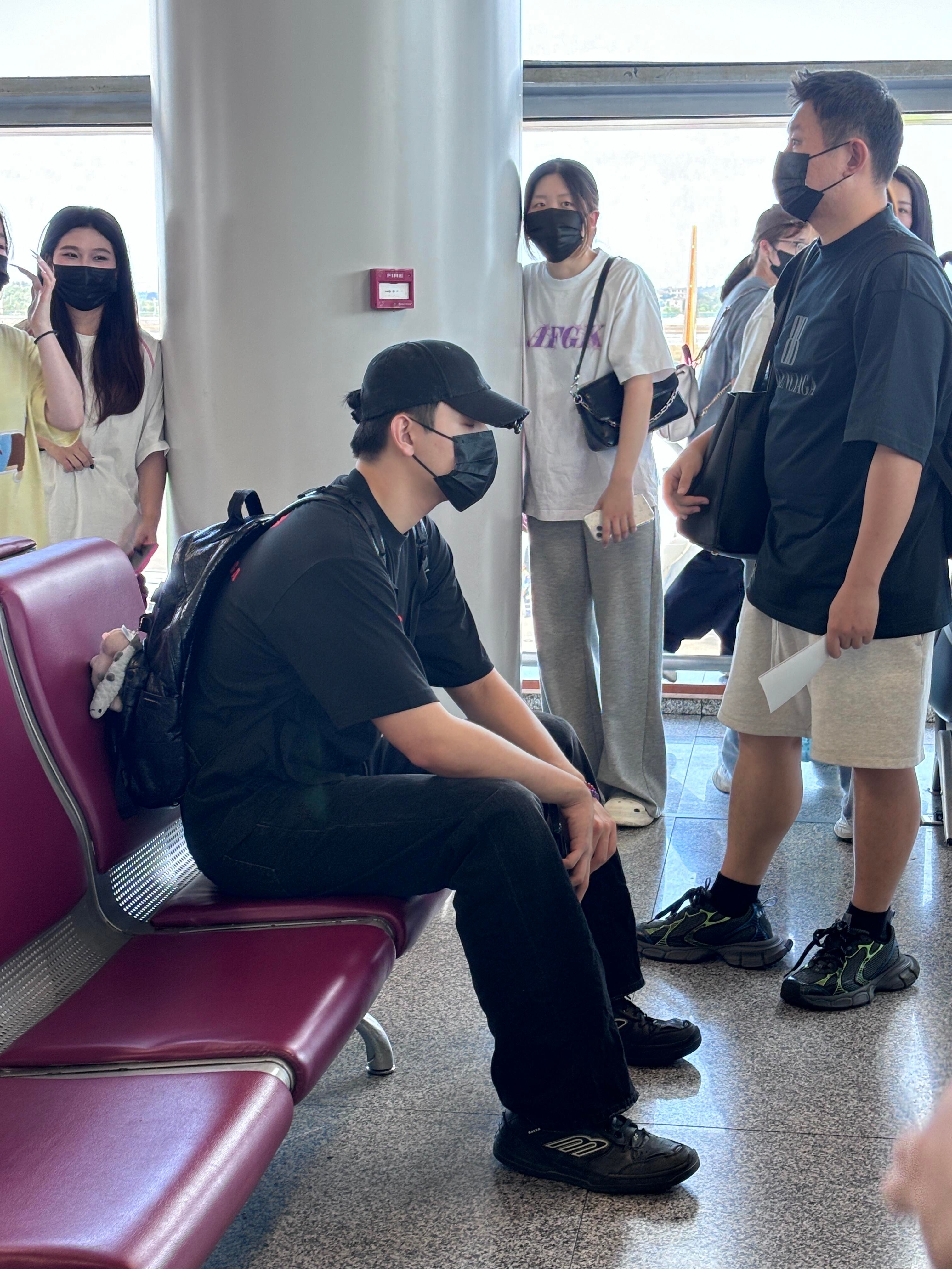 网友机场偶遇陈飞宇，他是不是变胖了啊 ​​​