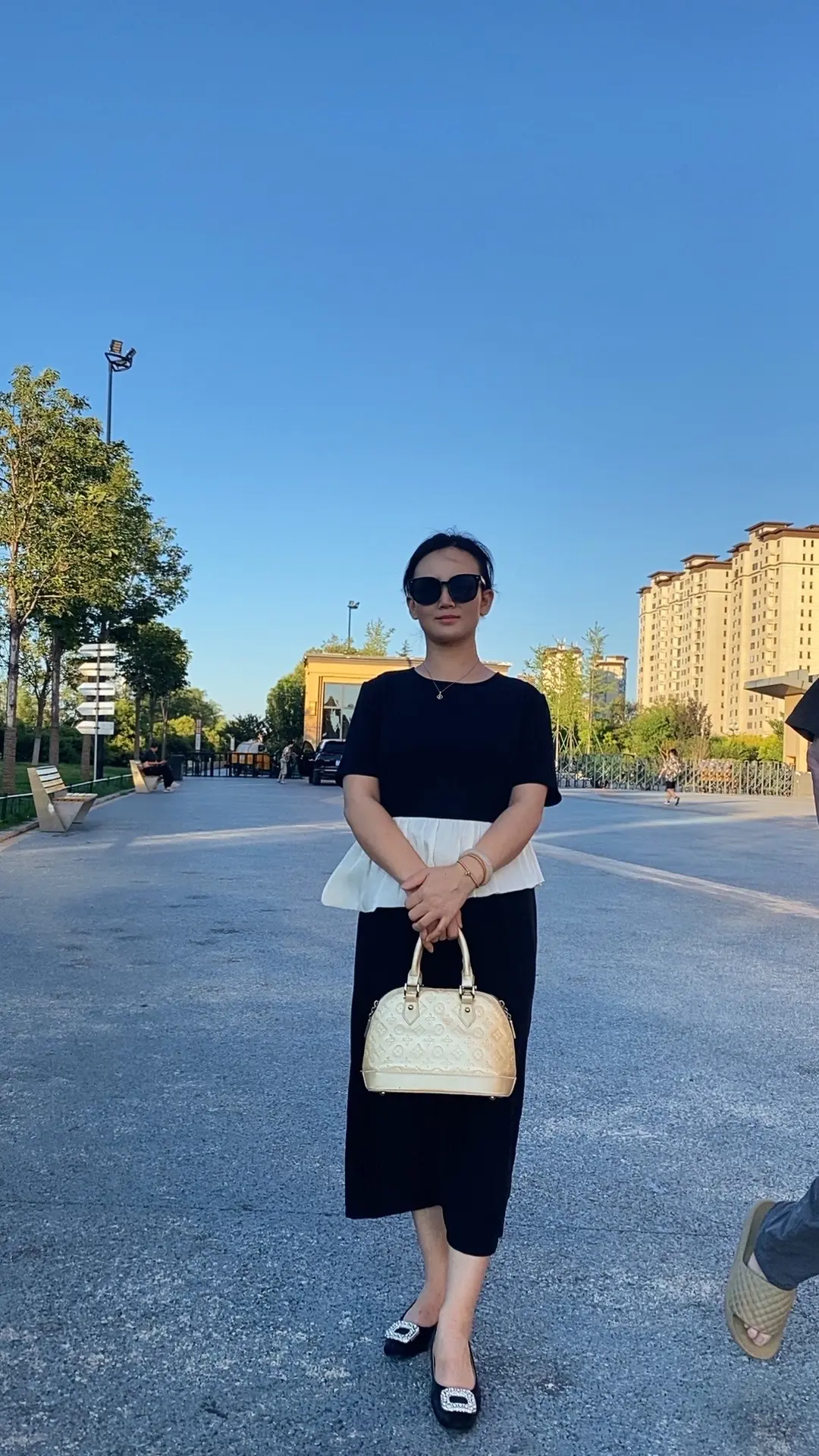 想好了再接近我，我结过婚，生过孩子，没有存款，还有负债，我怕我以后提钱...