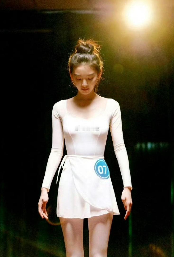 为了拍难哄瘦成80斤的章若楠 