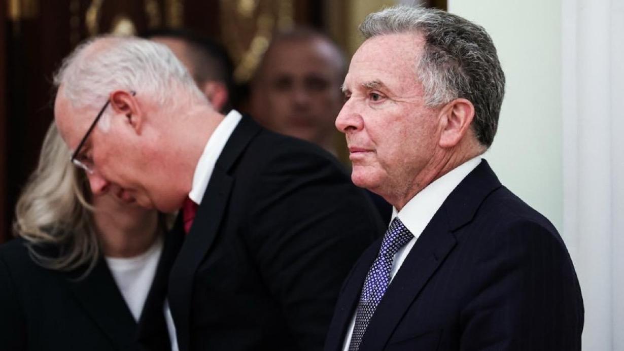 就这待遇？

惠特科夫和库什纳在克里姆林宫等了普京三个小时。

弗拉基米尔·普京