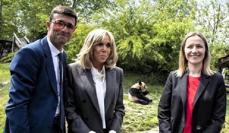 马克龙访华去成都，拜访大熊猫是其中之一。
“熊猫外交”是中国外交的一张特色名片。