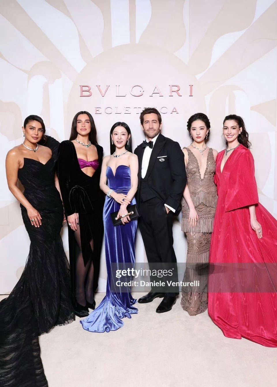 宝格丽活动C位争议金智媛C位？仙的眼神？ 