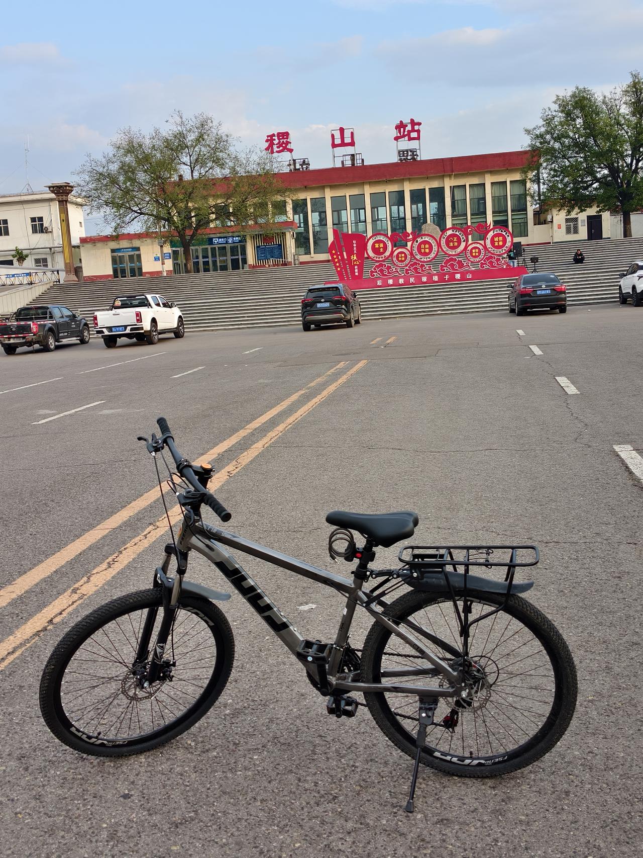 连续骑行十多天，整体感受下来，单论锻炼效果，骑行比步行要更合意。骑行时心率基本都