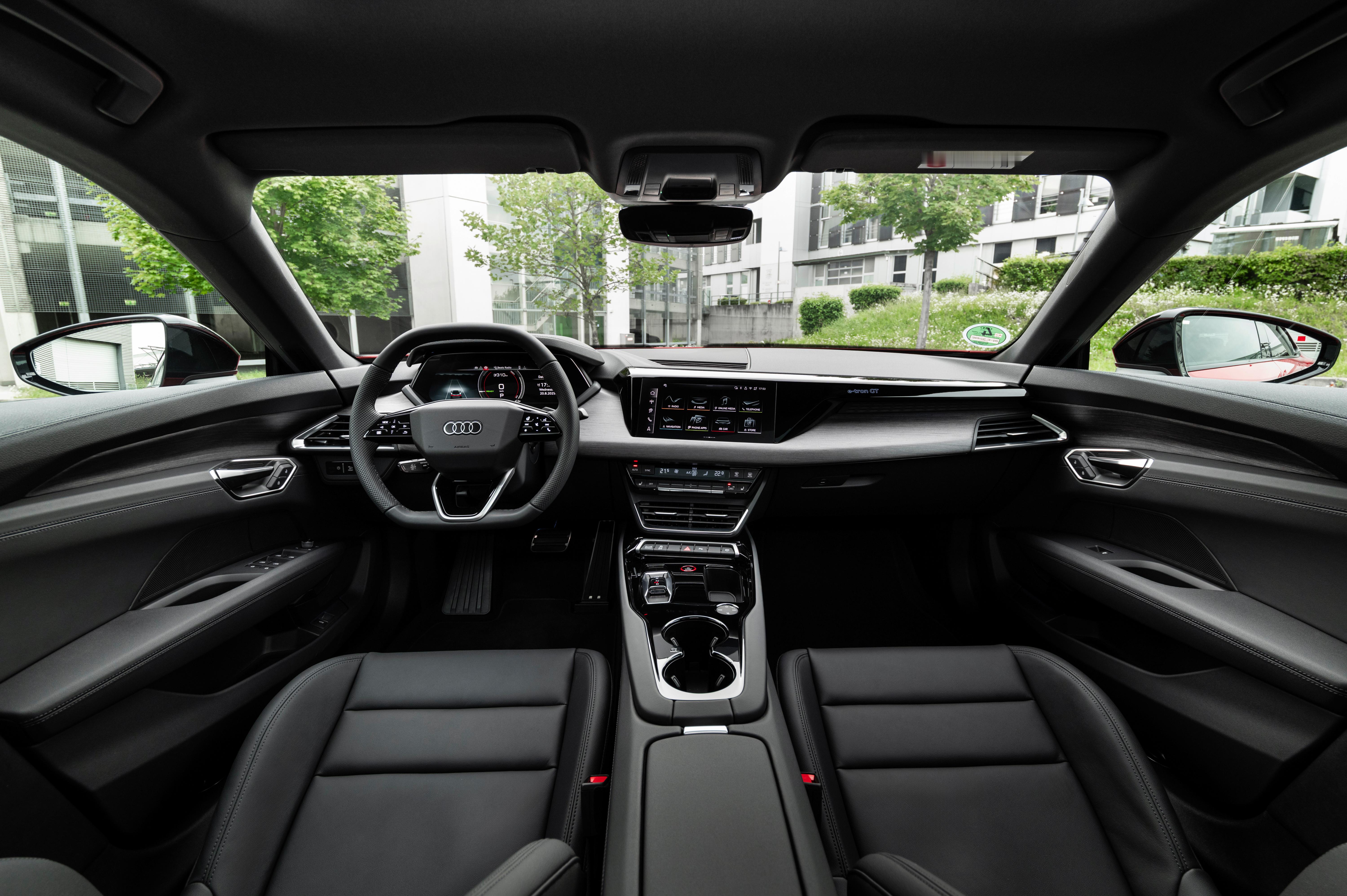 Audi e-tron GT quattro 与Porsche Taycan 共