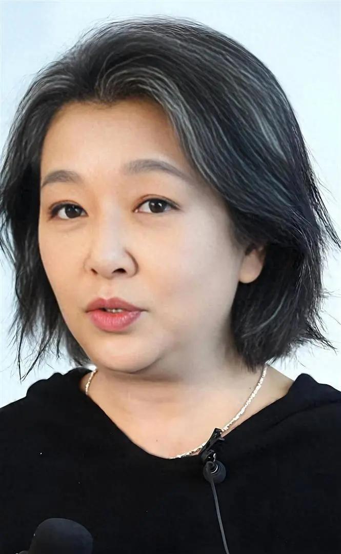 江珊坦然面对白发，这才是岁月最美的样子
 
曾经的女神江珊，年轻时颜值爆表，大眼