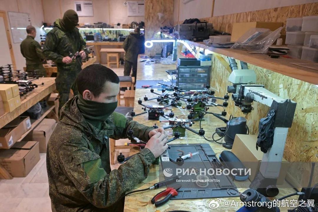 俄军无人机战地组装车间俄乌局势新进展 俄军通过在各作战单位建立独立的小型生产单元