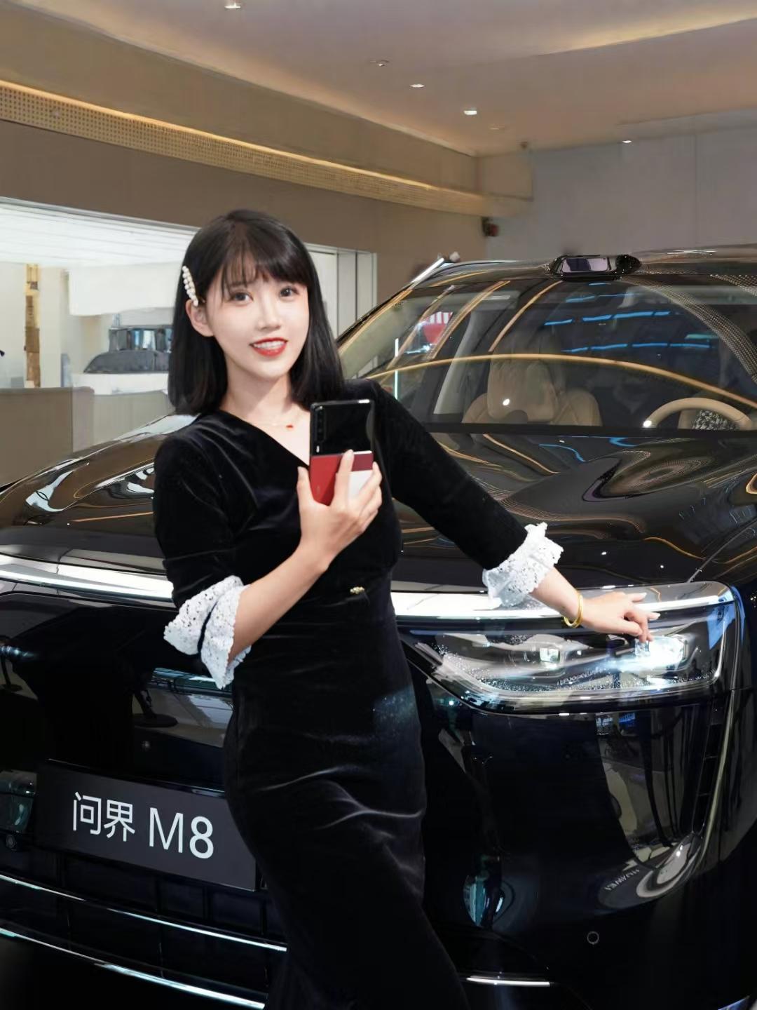 问界M8未来美学，一眼入魂，以光影雕刻时光，写就一首科技与自然的现代诗。
你值得