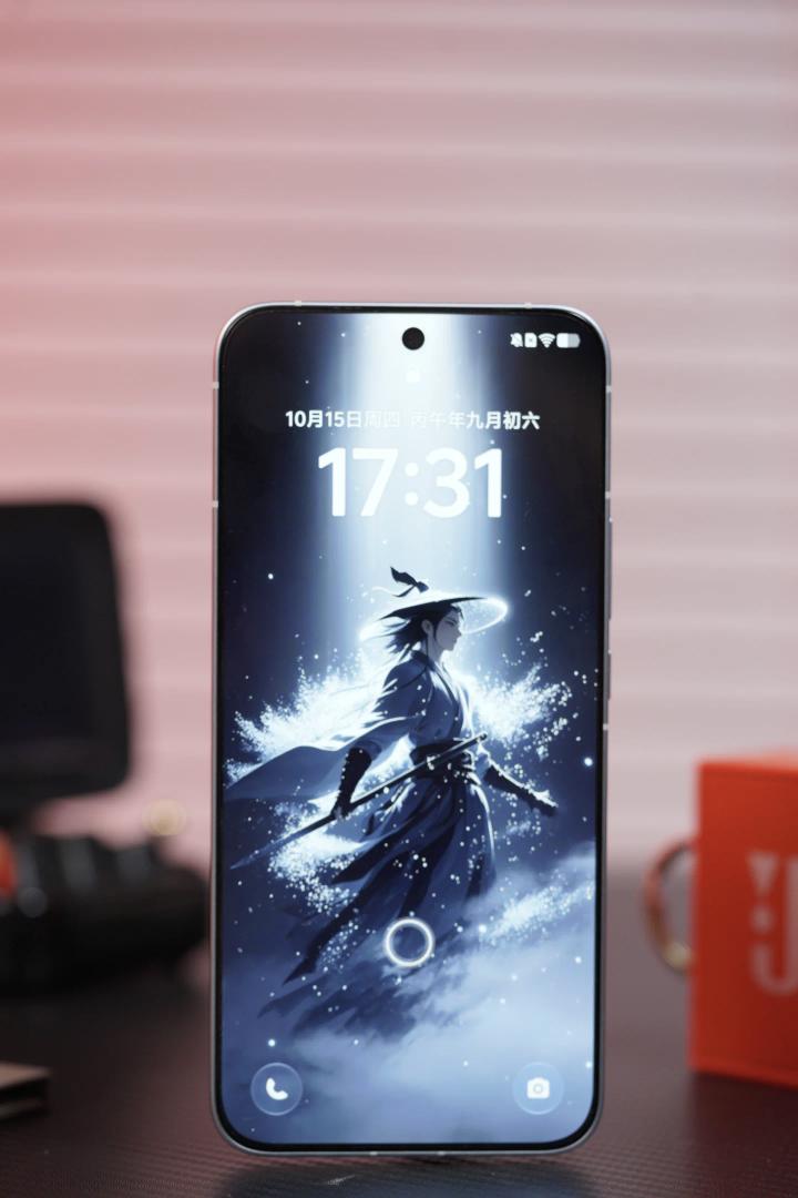 iQOO Neo 12：内置风扇正式登场！

屏幕方面，iQOO Neo 12首