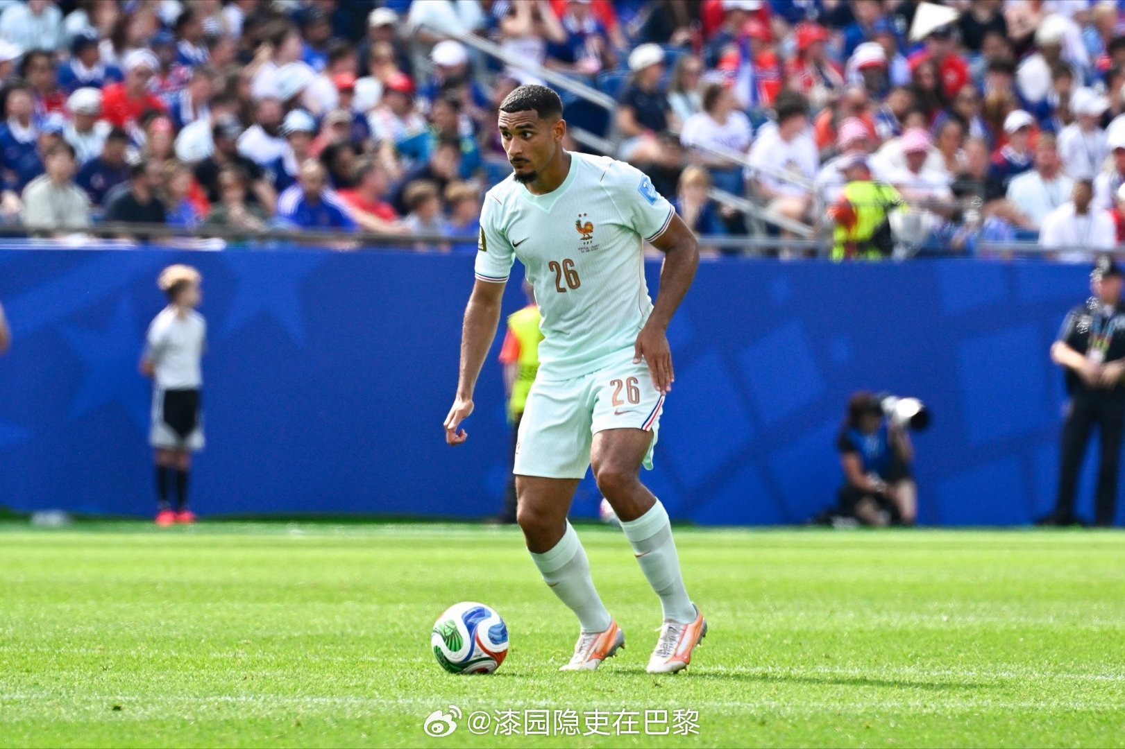 海外新鲜事世界杯大v说 参加世界杯 的法国国脚马克桑斯·拉克鲁瓦资助他的多尔多涅