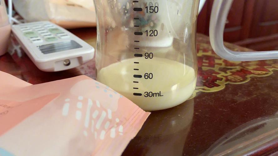 我丈母娘给我看孩子，一不小心让热水溅到孩子身上了，当时就红了，我气得不行，抱着孩