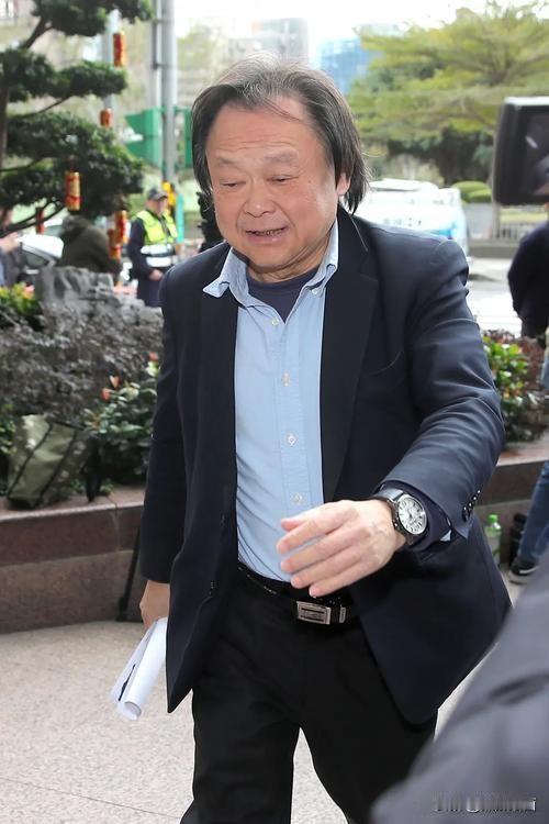 。
 
媒体人陈挥文则直指王世坚“骂错对象”，认为真正导致死刑执行停滞的是蔡英文