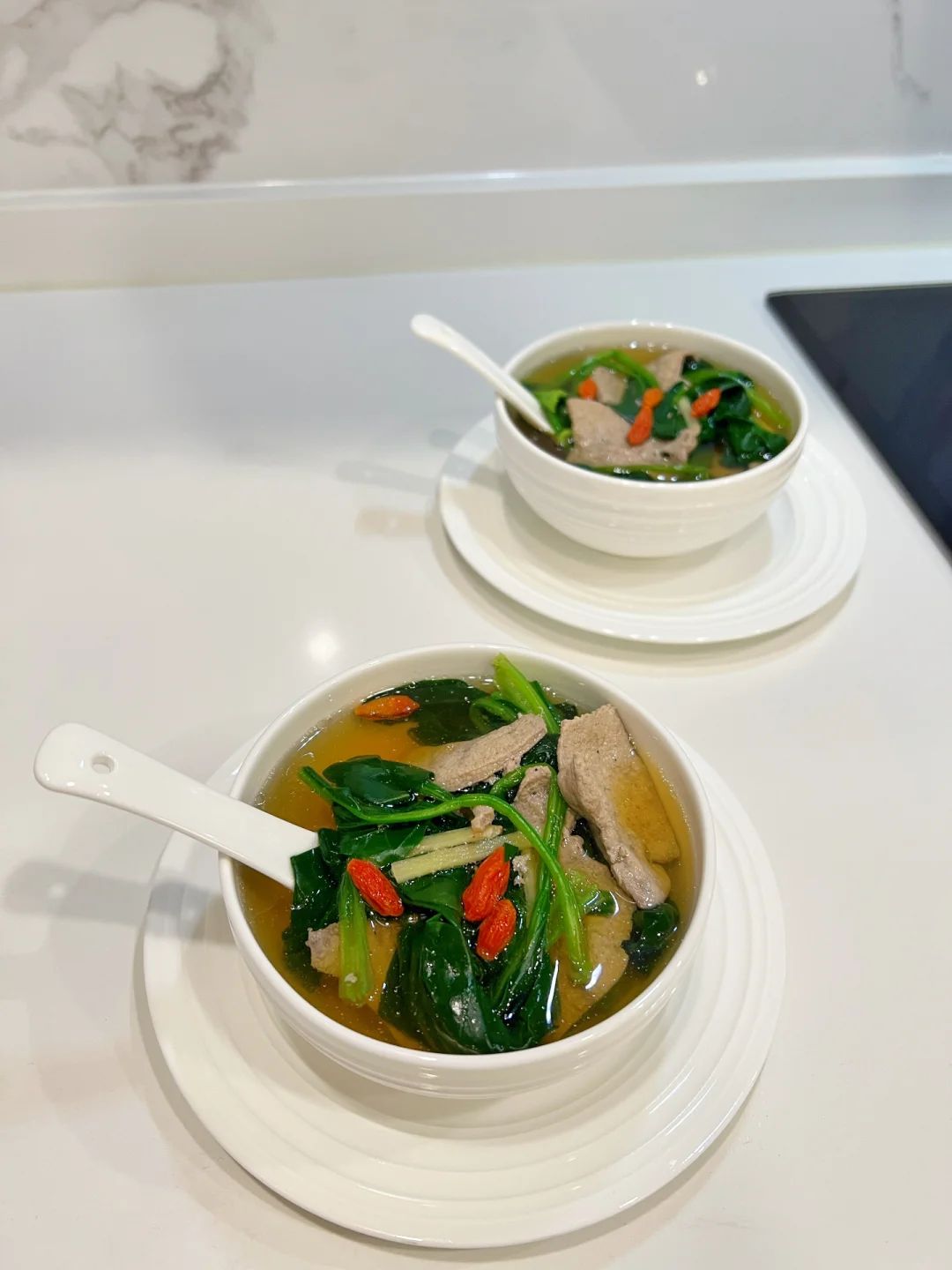 春季食补|补血补铁猪肝菠菜滚汤