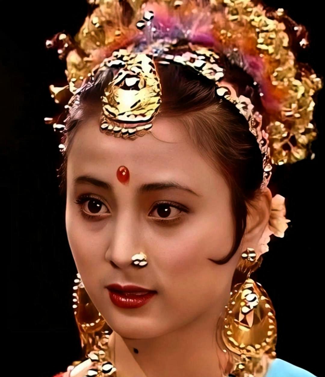1997年， 李玲玉嫁给犹太富豪杰瑞，新婚夜，李玲玉开玩笑地说：“你就不怕我嫁给