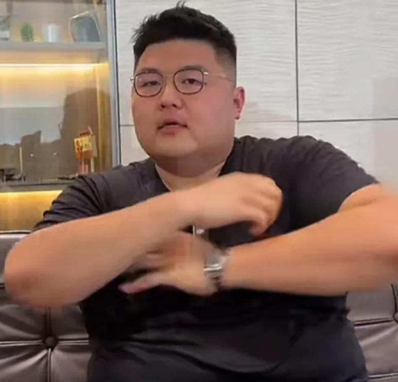 你信不信，
猴哥说车这辈子估计找不到人再婚了，
原因显而易见，猴哥今年才32岁，