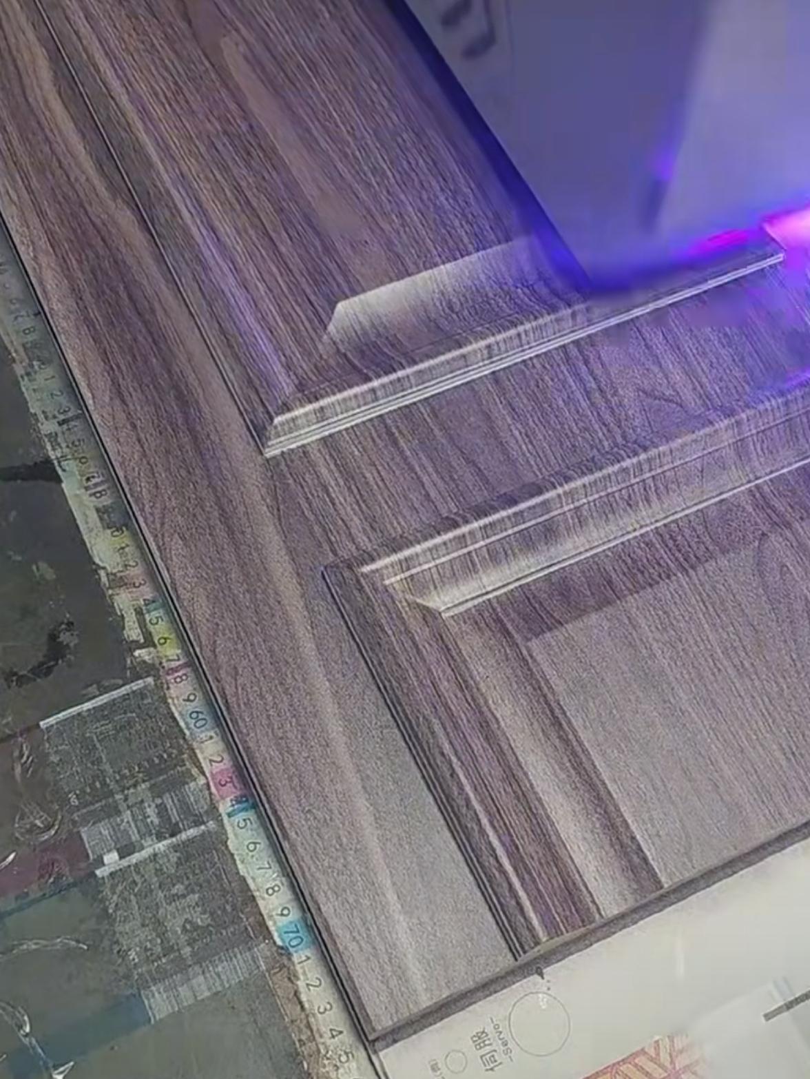 实木大茶台，根本没有木！
随着科技的进步，好多装修实木饰面都是通过打印完成，你想