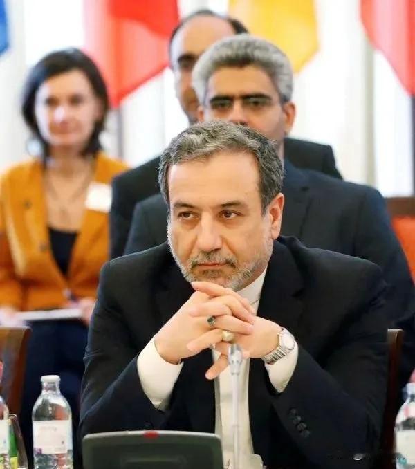 伊朗外长宣布新消息！
2026年4月27日，伊朗外长阿拉格齐在抵达俄罗斯圣彼得堡