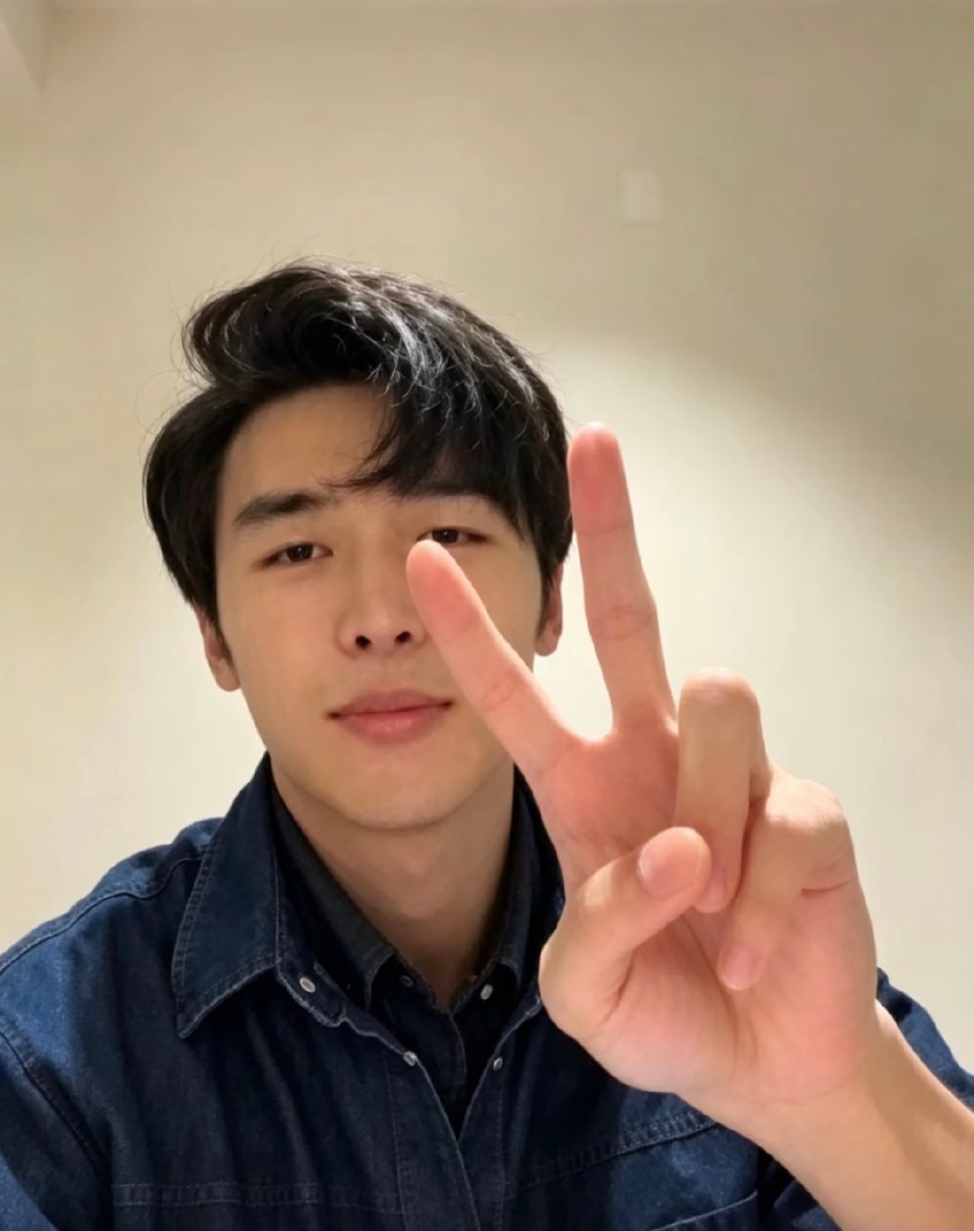 吴星颖孙柏涵违约金你自由了吴星颖孙柏涵前后脚比耶前后脚比耶默契拉满，违约金你自由
