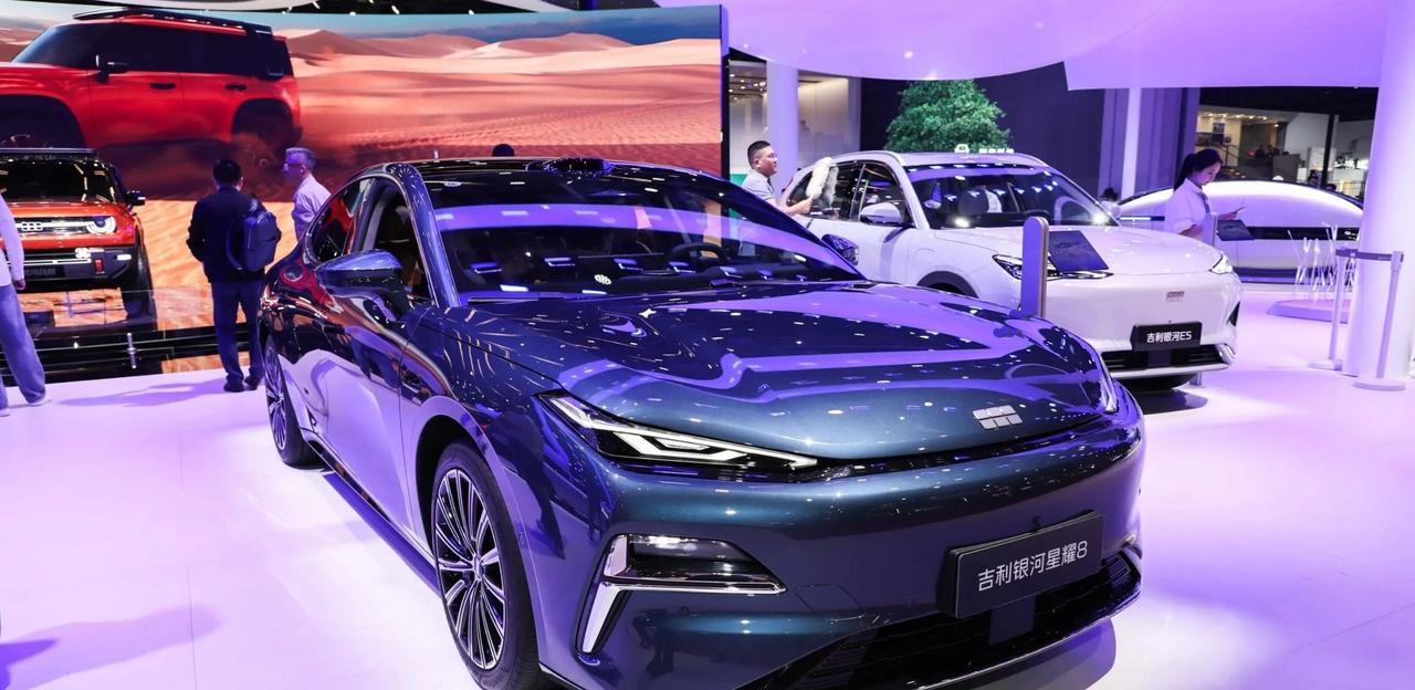 星耀8暴打汉DM？格局变了星耀8后发优势明显，专治各种不服。 起售仅11.58万