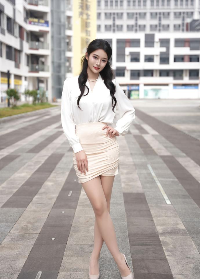 街拍短裙小姐姐，性感街拍女神 街拍美少女穿搭 美女街拍 城市街拍美女