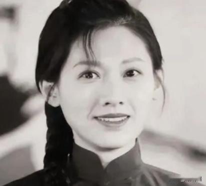 1973年，知青李广林让村姑张秀芹有了孕，他逃回北京告诉了父母，李父踢他两脚：你